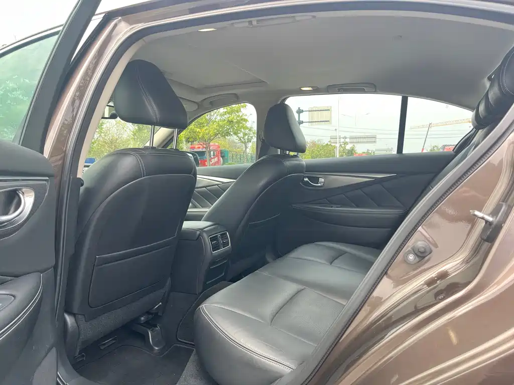 INFINITI Q50L
