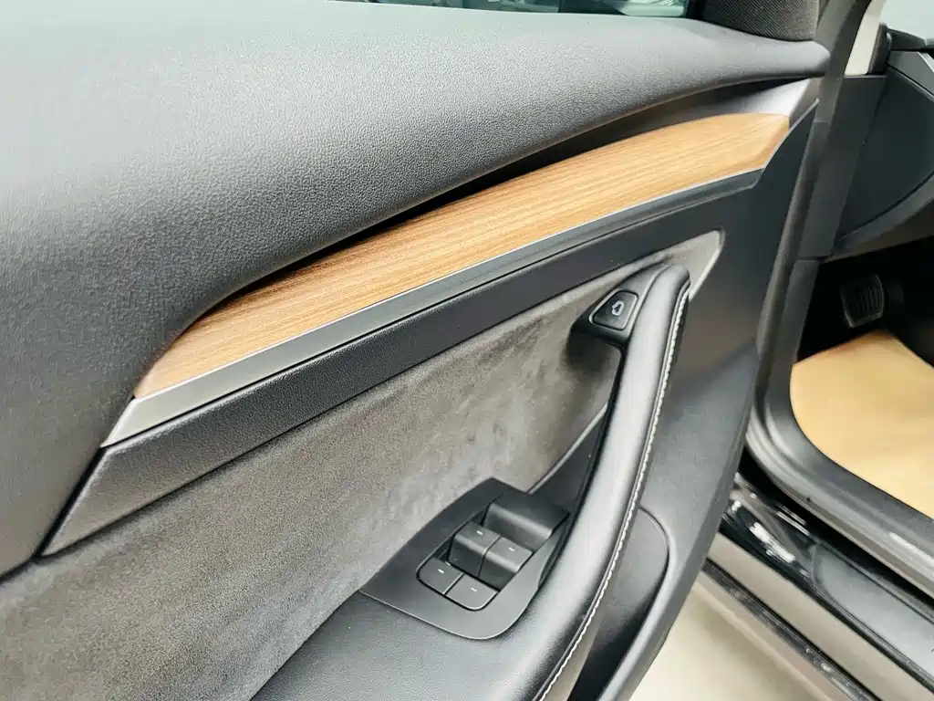 Tesla Model 3 — миниатюра 13