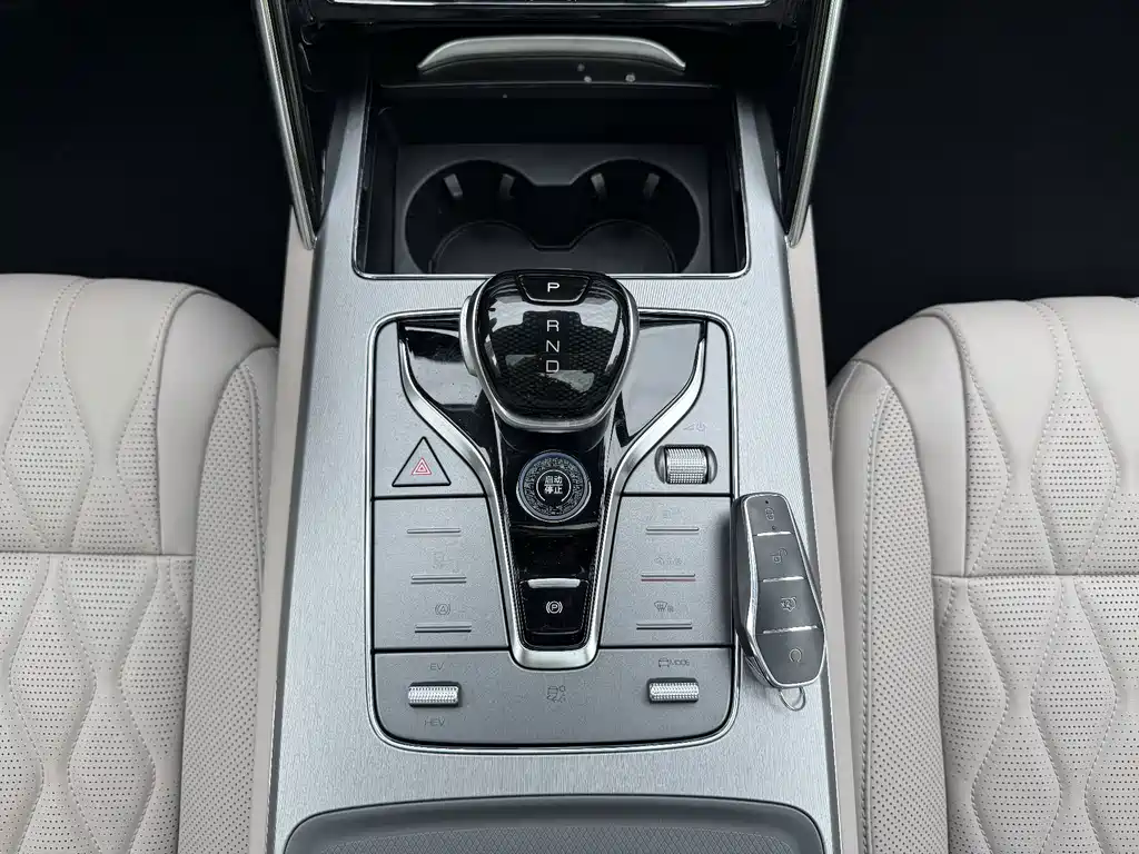 BYD Tang New Energy — миниатюра 14