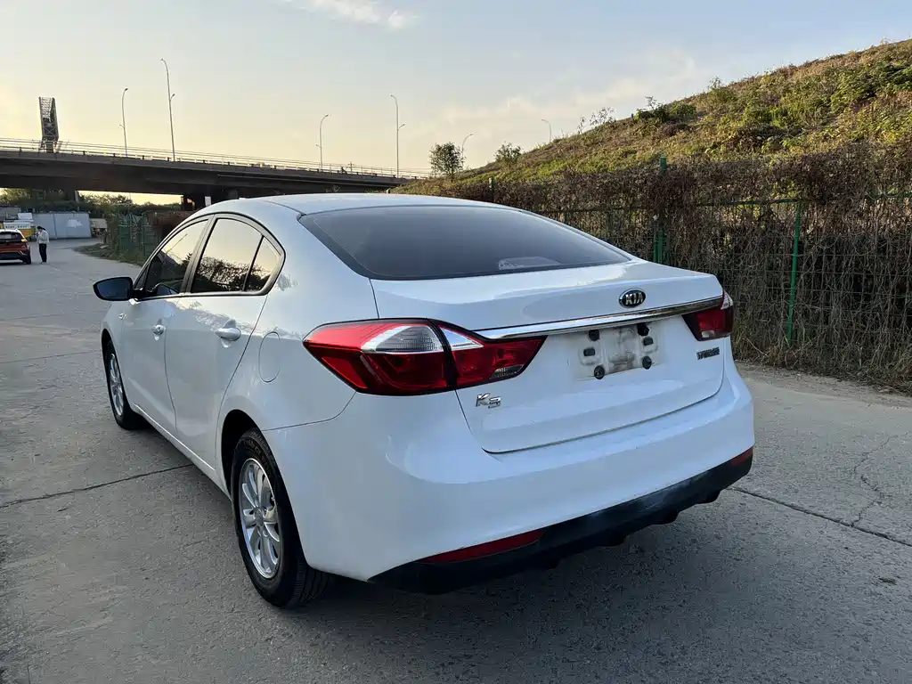 Kia K3 2016 1.6L MT GLS