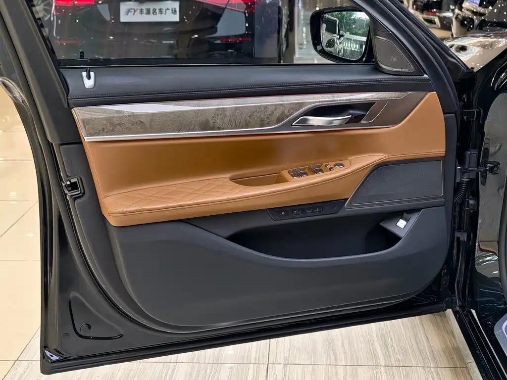 BMW 7 Series — миниатюра 4