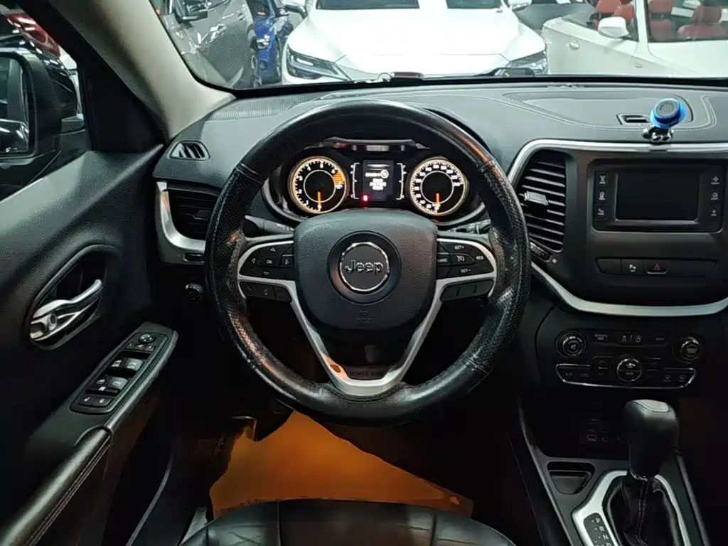 Jeep Cherokee — миниатюра 11