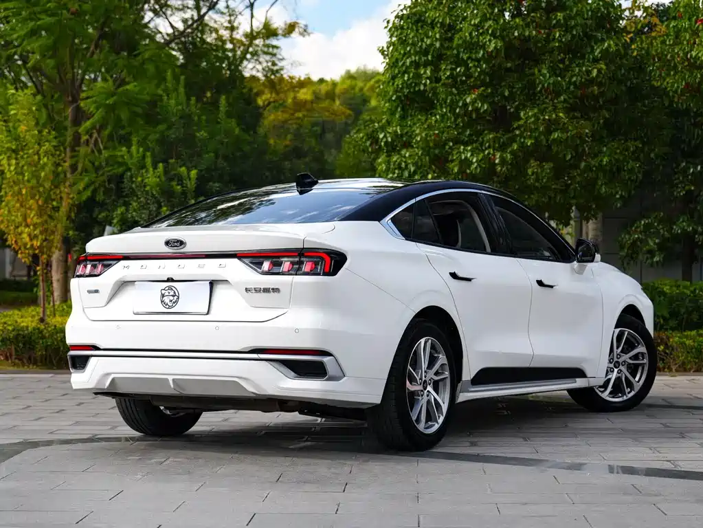 Ford Mondeo — миниатюра 11