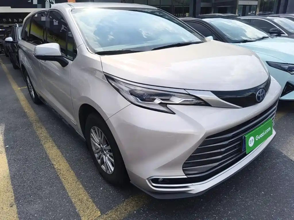 Toyota Sienna — миниатюра 4