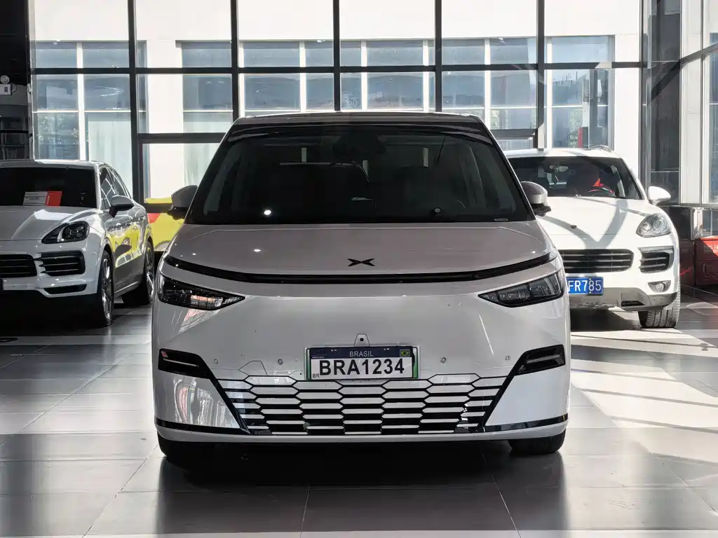 XPeng X9 — миниатюра 2