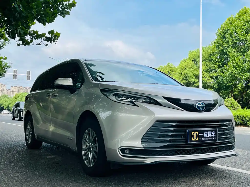 Toyota Sienna — миниатюра 6