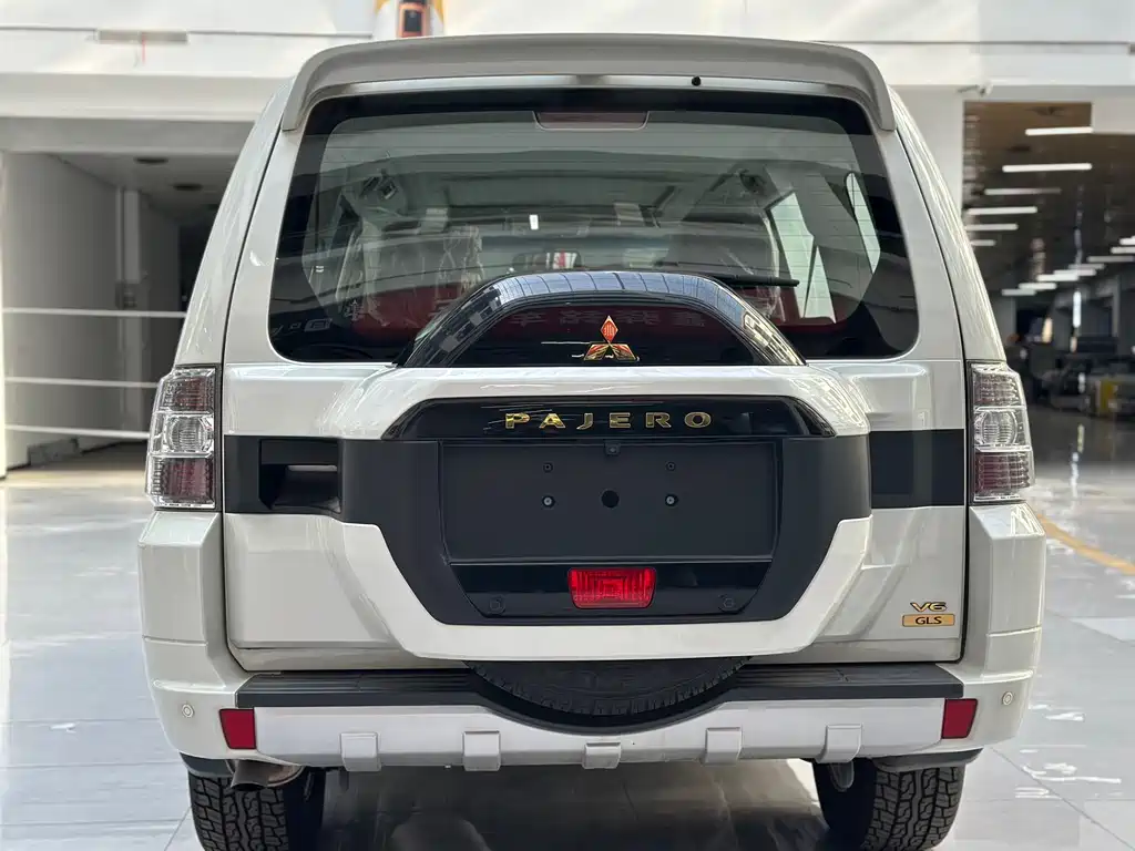 Mitsubishi V93 2020 3.0L AT