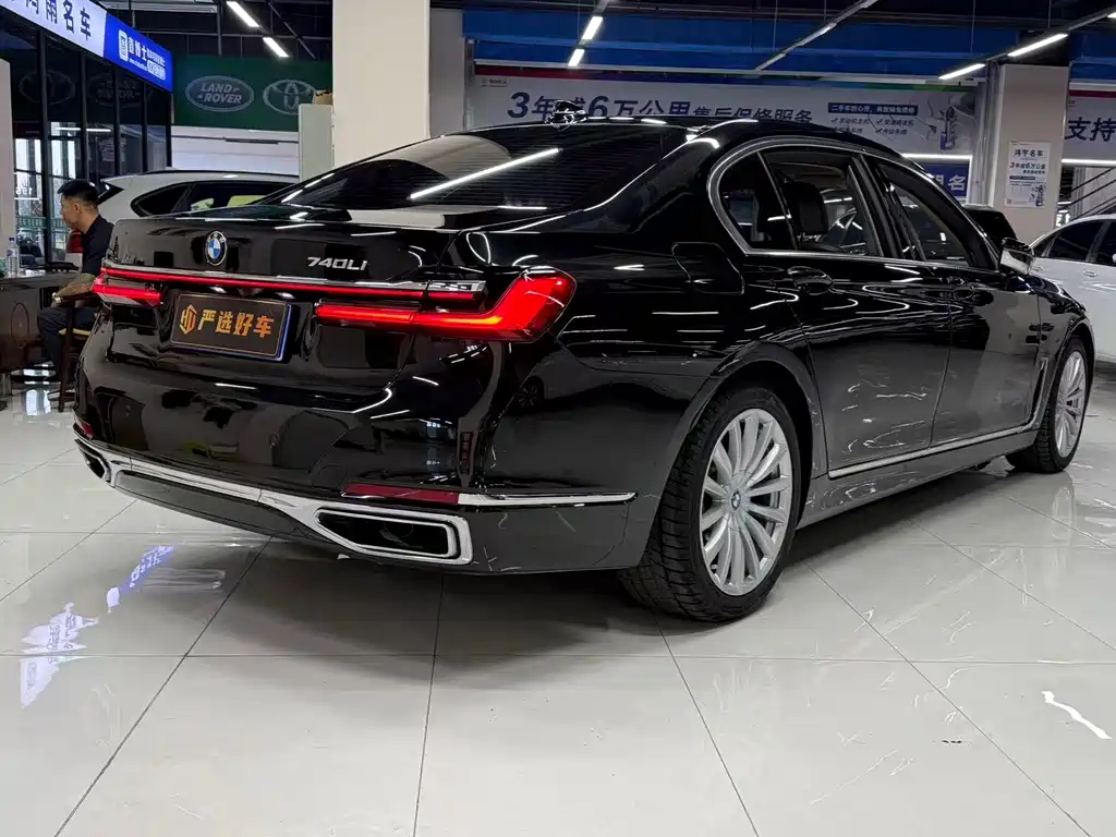 BMW 7 Series — миниатюра 6