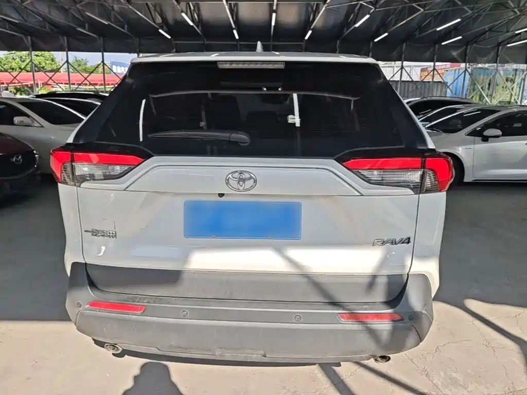 Toyota RAV4 — миниатюра 6