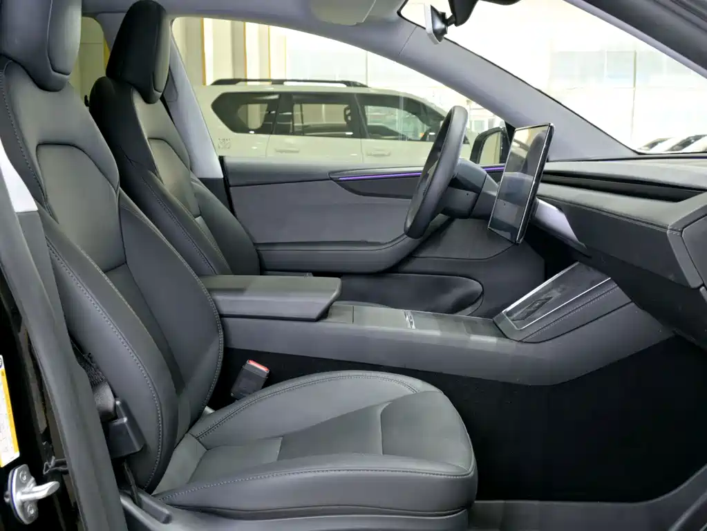 Tesla Model Y — миниатюра 15