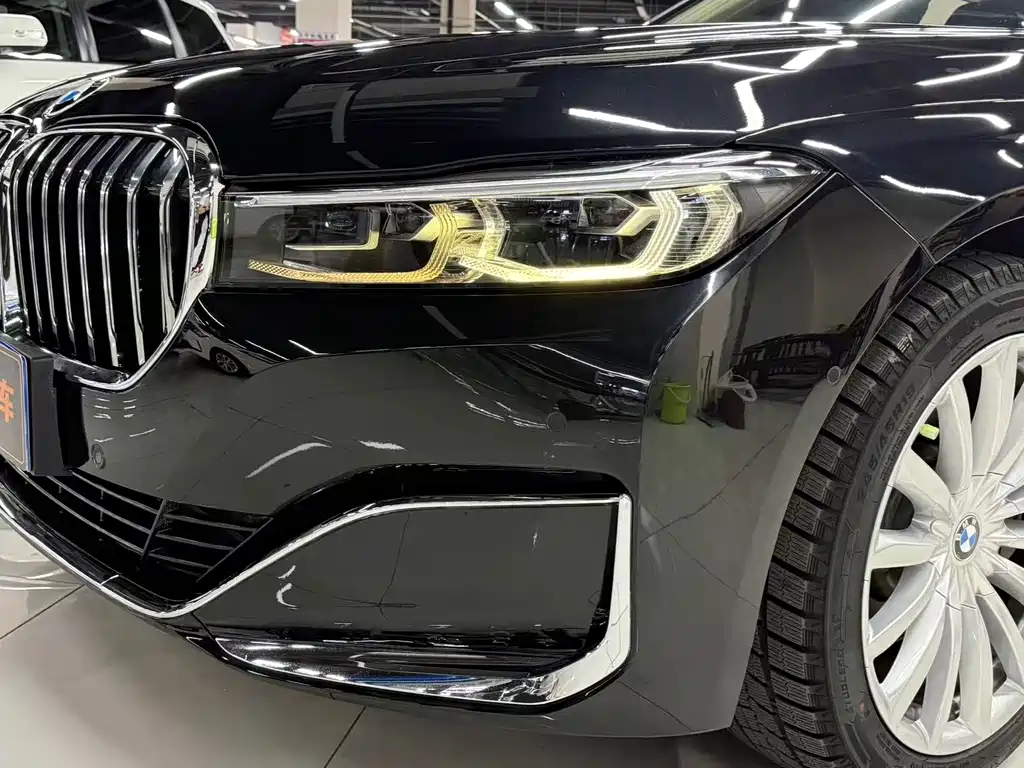 BMW 7 Series — миниатюра 9