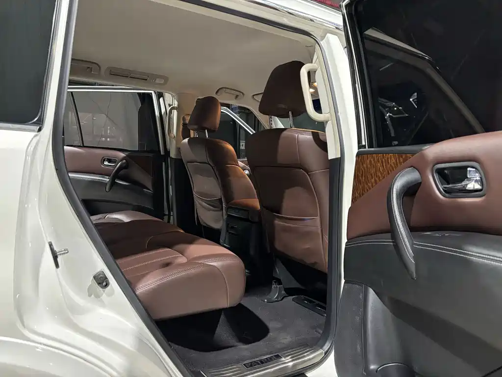 Nissan Patrol — миниатюра 10