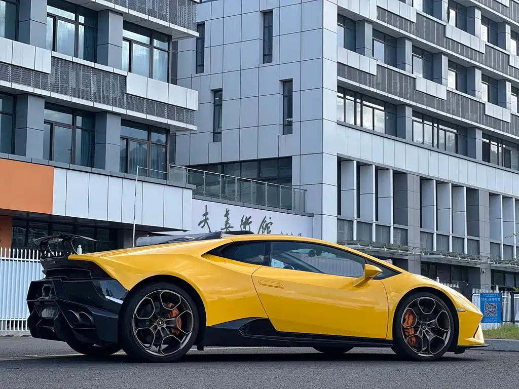 LAMBORGHINI HURACÁN