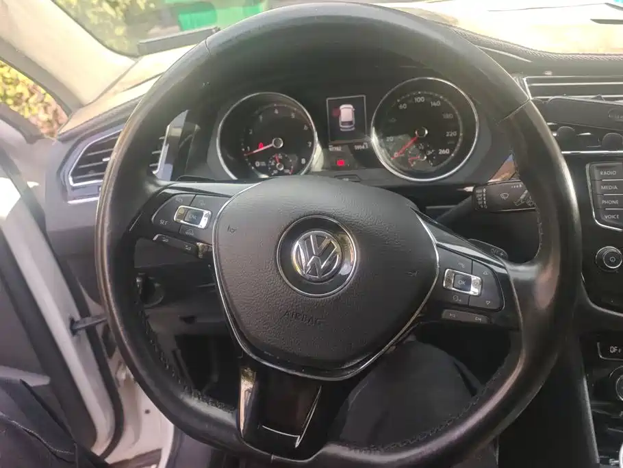 Volkswagen Tiguan L — миниатюра 15