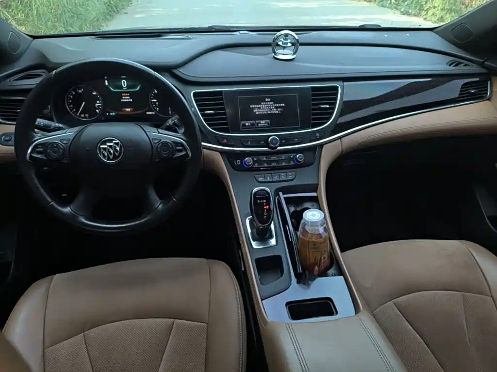 Buick LaCrosse — миниатюра 10