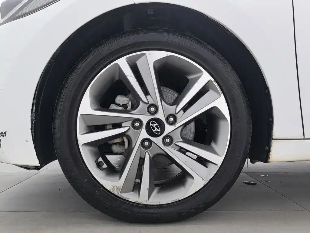 Hyundai Elantra — миниатюра 17