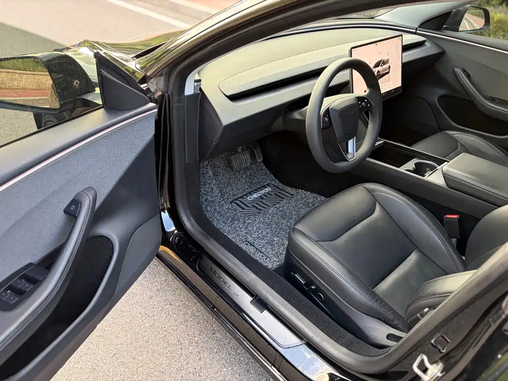 Tesla Model 3 — миниатюра 11