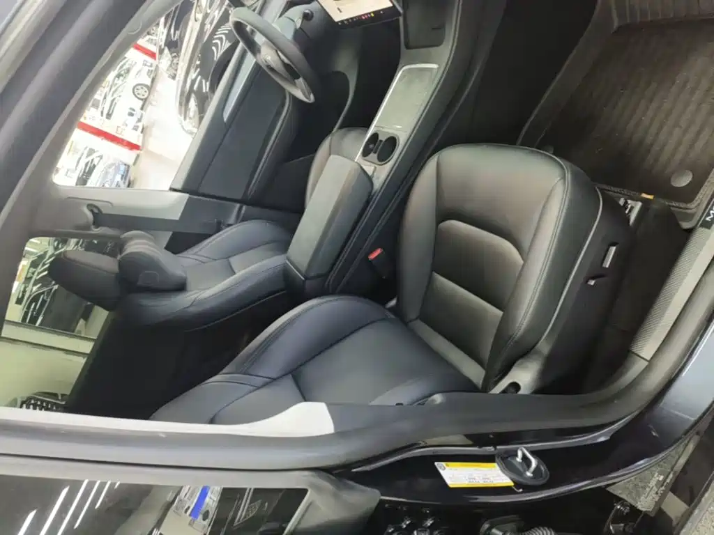 Tesla Model Y — миниатюра 25