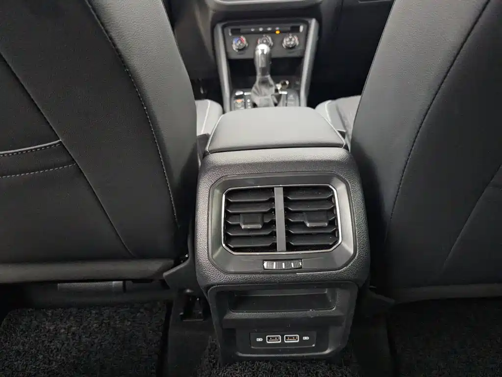 Volkswagen Tiguan L — миниатюра 13