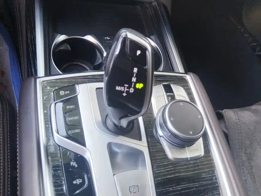 BMW 7 Series — миниатюра 16