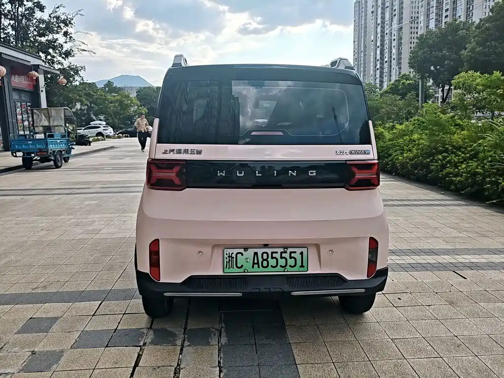 Wuling MINIEV — миниатюра 6