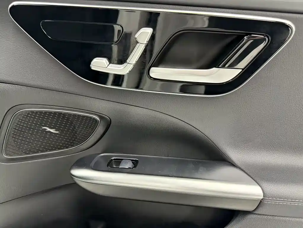 Mercedes-Benz C-Class — миниатюра 4