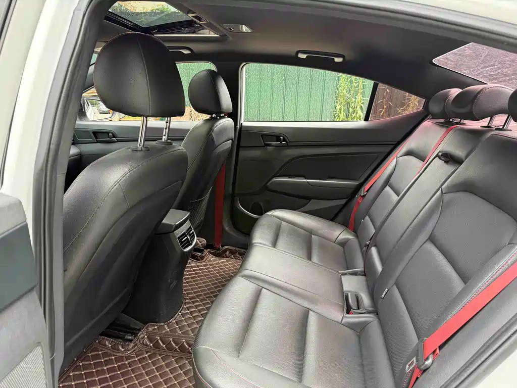 Hyundai Elantra — миниатюра 6