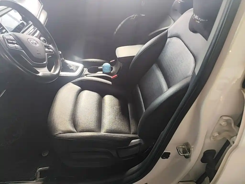Hyundai Elantra — миниатюра 15