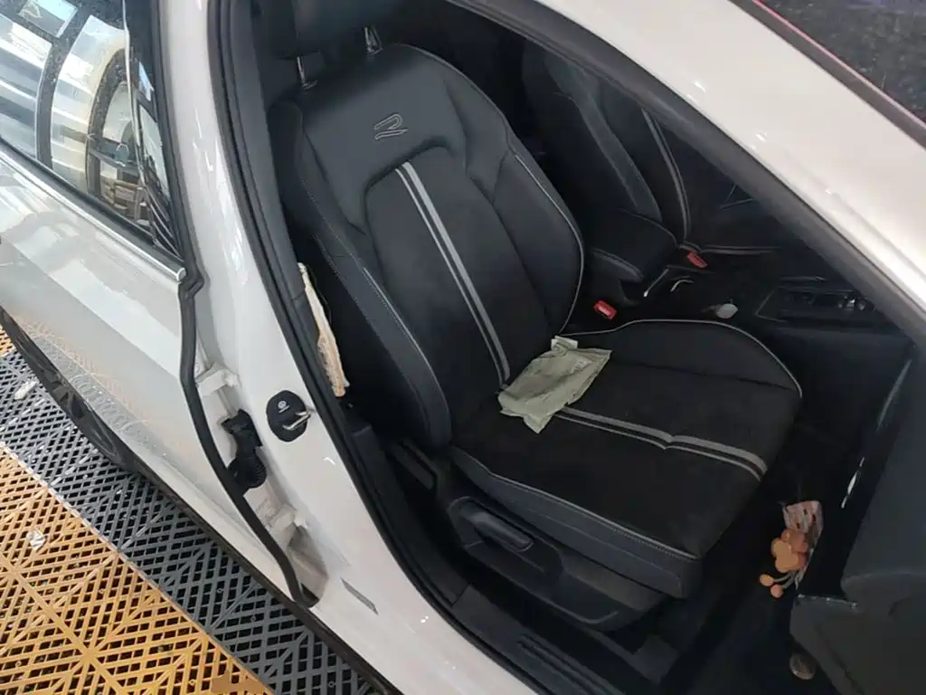 Volkswagen Golf — миниатюра 25
