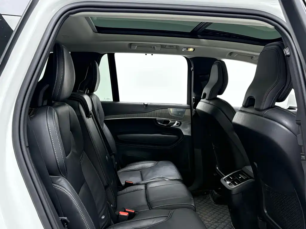 Volvo XC90 — миниатюра 9