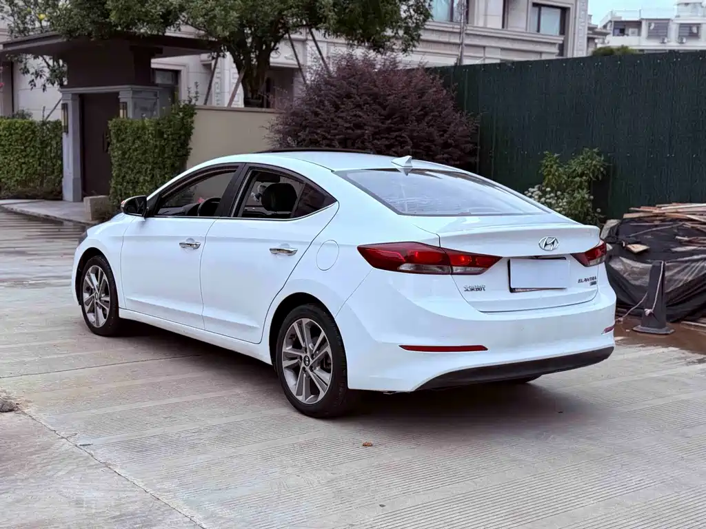 Hyundai Elantra — миниатюра 7