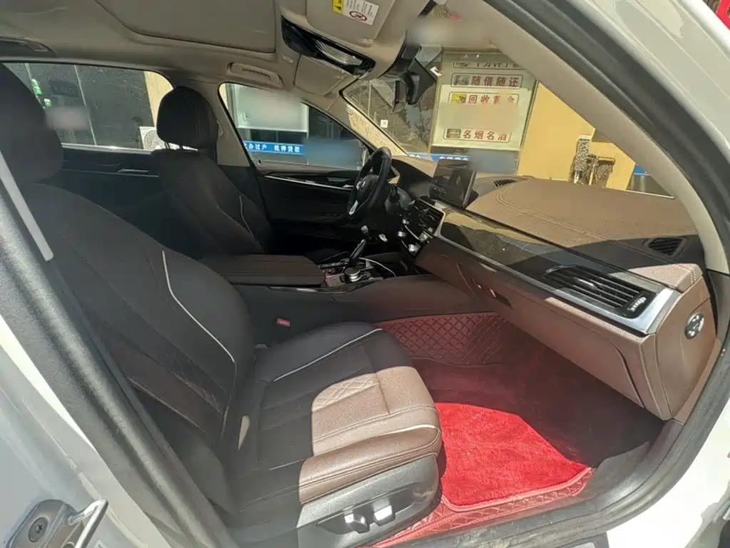 BMW 5 Series — миниатюра 9