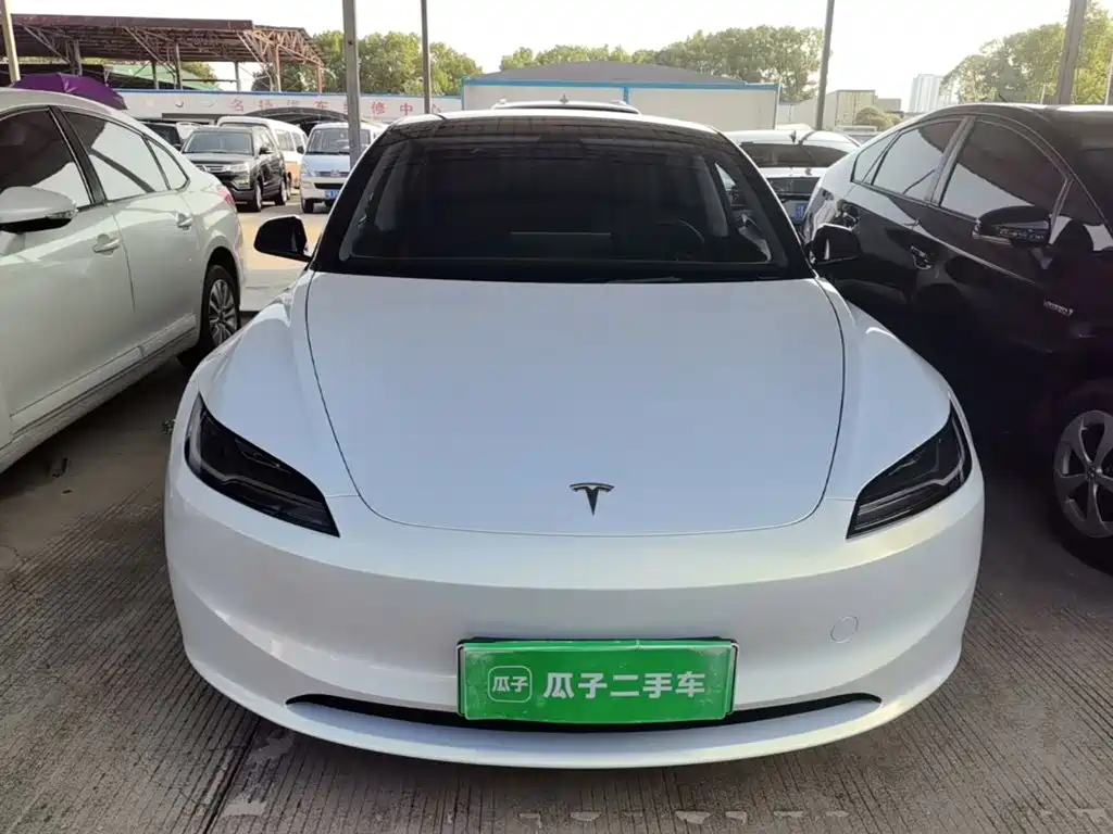 Tesla Model 3 — миниатюра 3