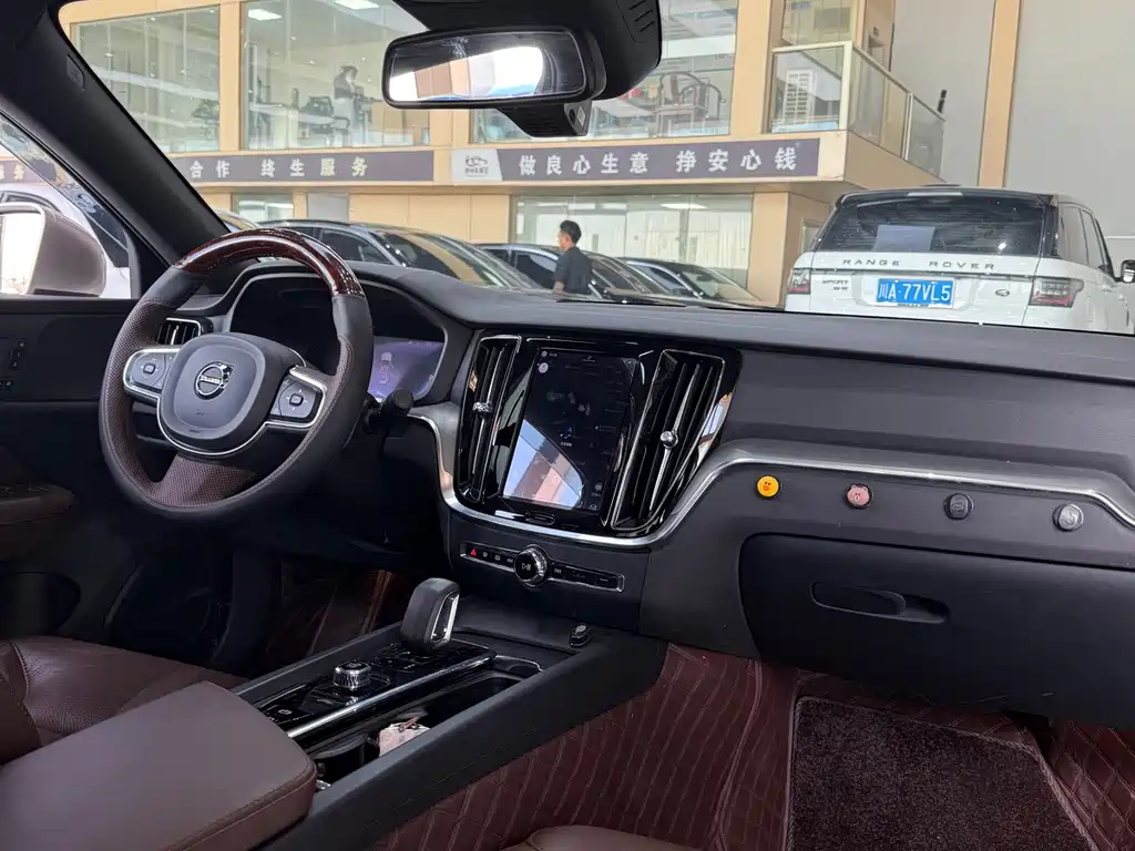 Volvo S60 2023 B4 Luxury