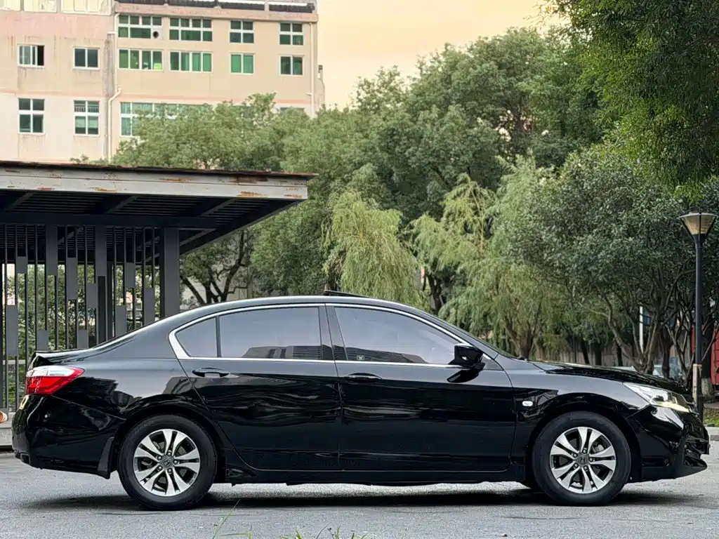 Honda Accord — миниатюра 7