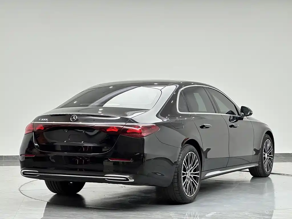 Mercedes-Benz E-Class — миниатюра 9
