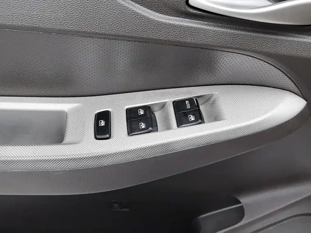 Wuling Hongguang — миниатюра 9