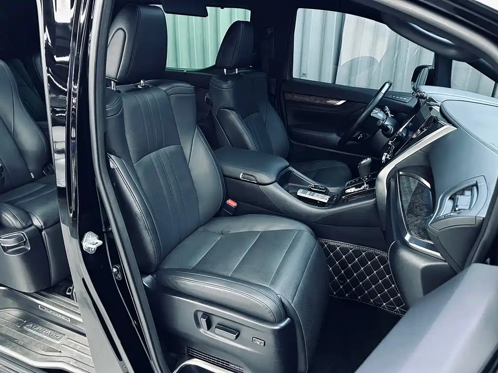 Toyota Alphard — миниатюра 19