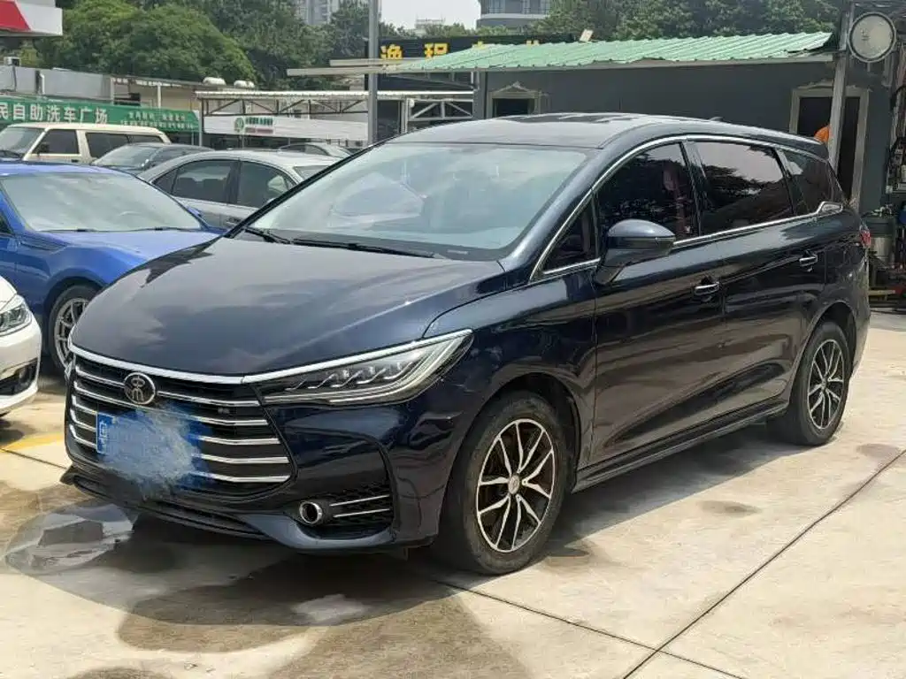 BYD MAX