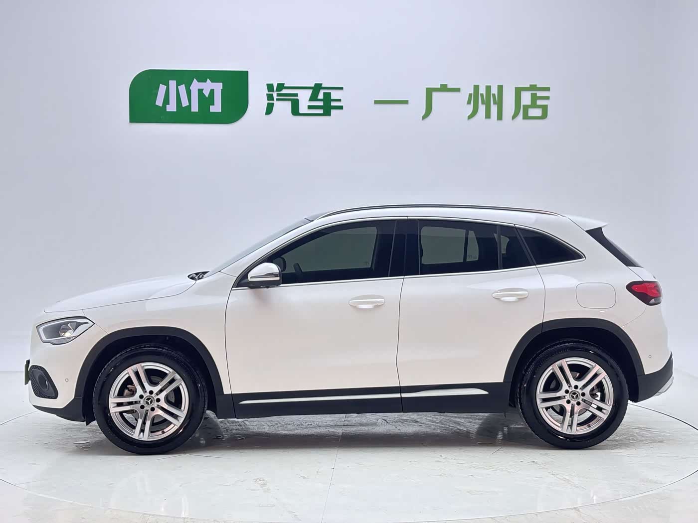 Mercedes-Benz GLA 1.3 л 2022 г. Белый, пробег 22000 км