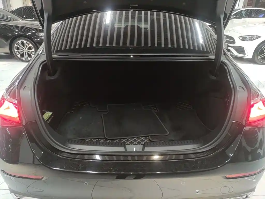 Mercedes-Benz E-Class — миниатюра 19