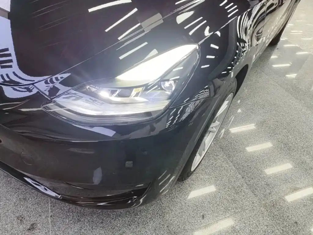 Tesla Model Y — миниатюра 24