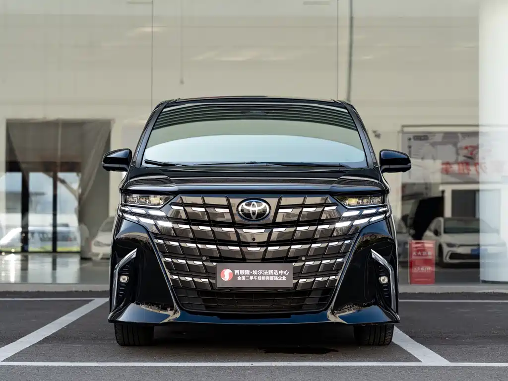 Toyota Alphard — миниатюра 2