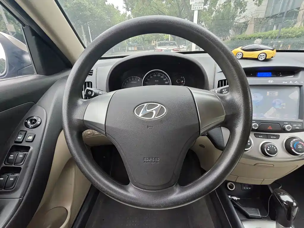 Hyundai Elantra — миниатюра 12