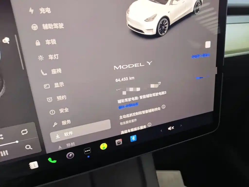 Tesla Model Y — миниатюра 12