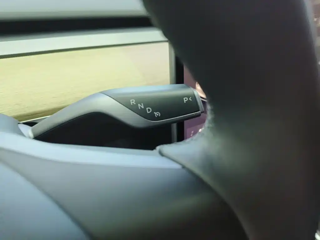 Tesla Model Y — миниатюра 14