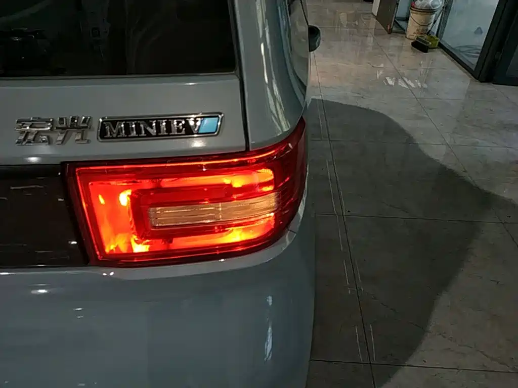 Wuling MINIEV — миниатюра 8