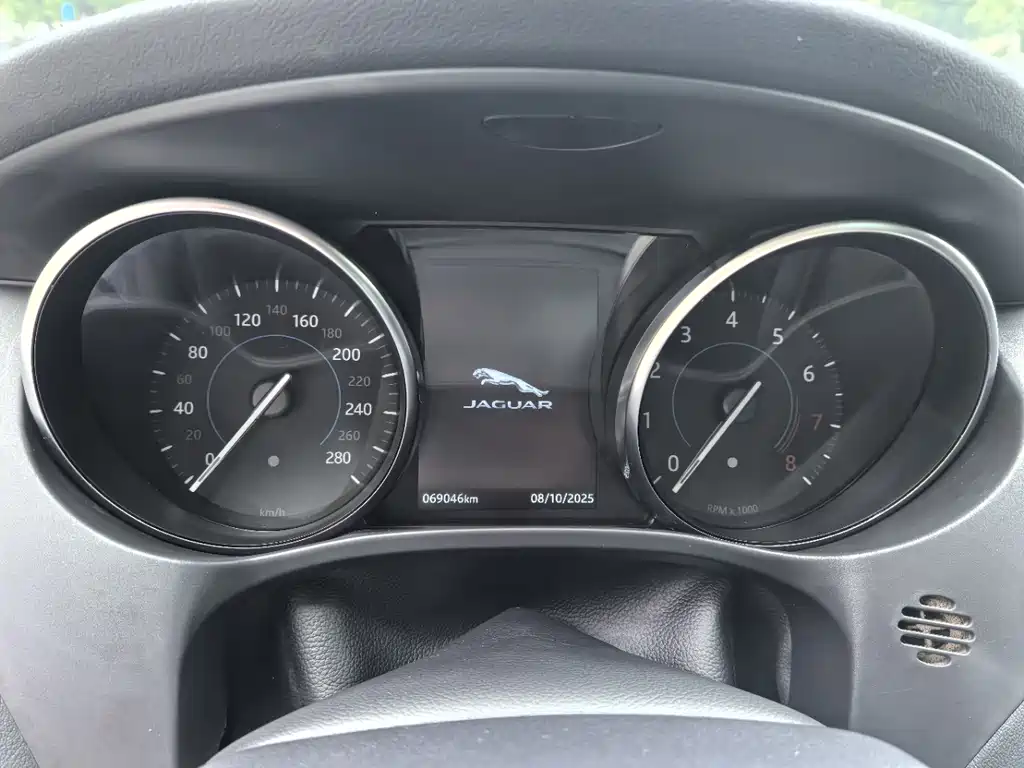 Jaguar F-PACE — миниатюра 5