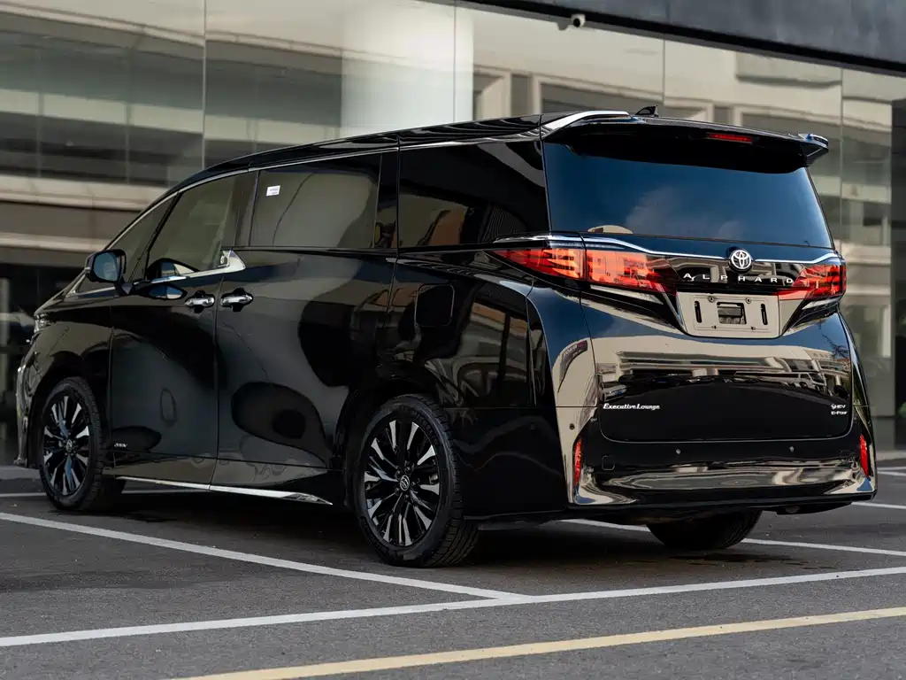 Toyota Alphard — миниатюра 12