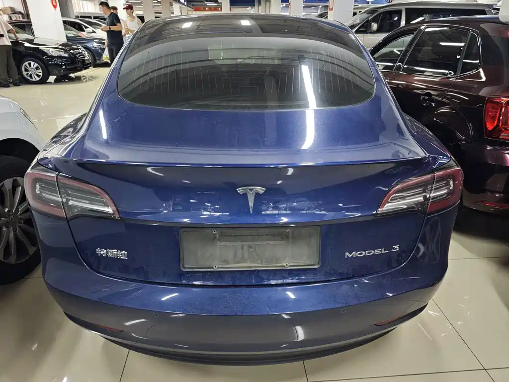Tesla Model 3 — миниатюра 9